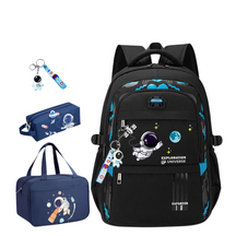 Kit Escolar Astronauta para Meninos com 4 Peças: Mochila, Lancheira, Estojo e Chaveiro - Promoção de Agosto