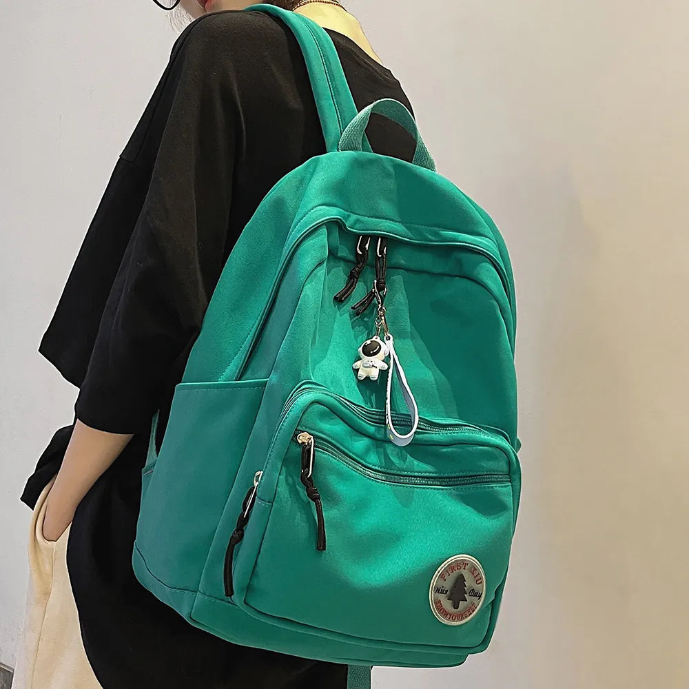 Mochila Escolar Feminina com Chaveirinho de Astronauta