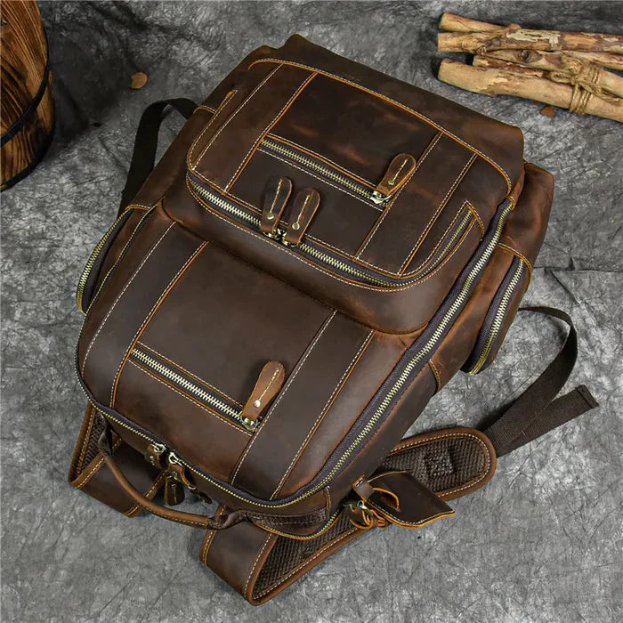 Mochila Masculina de Couro Genuíno 35L - Suporta Notebook Até 15,6" Titan