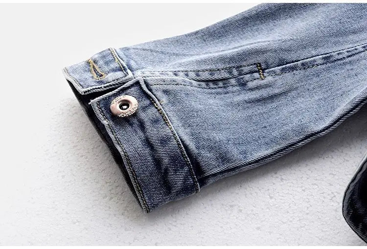 Jaqueta Jeans Feminina Bordado De Borboletas E Com Botões Encapado No Jeans