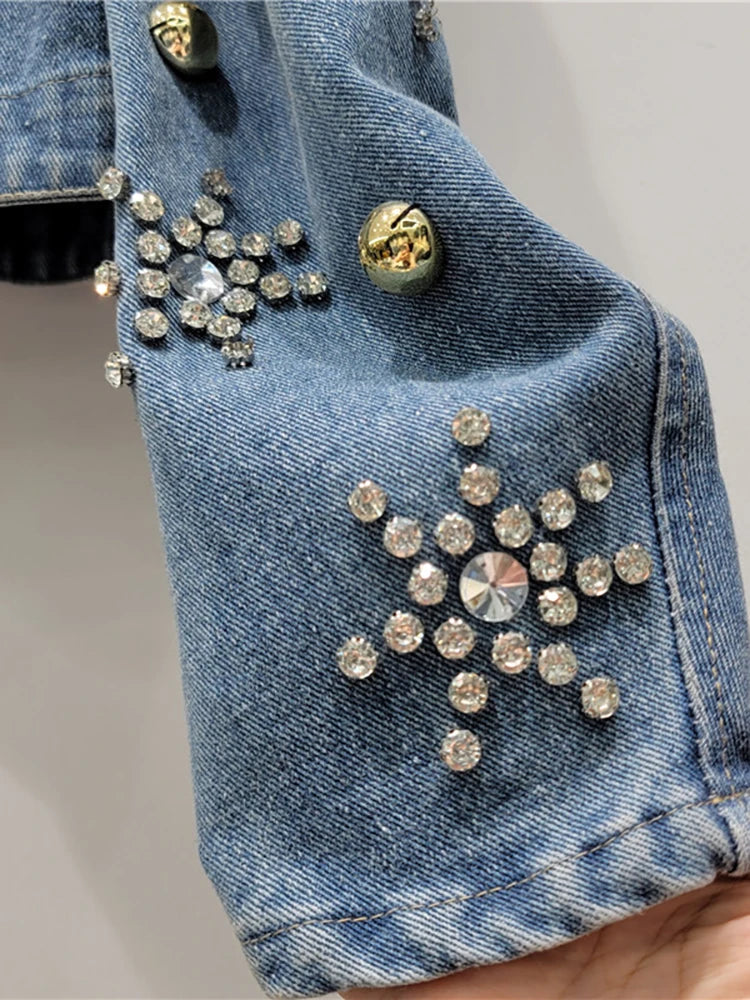 Jaqueta Jeans Feminina Com Detalhe Em Strass E Botões Dourados Casaco Curto